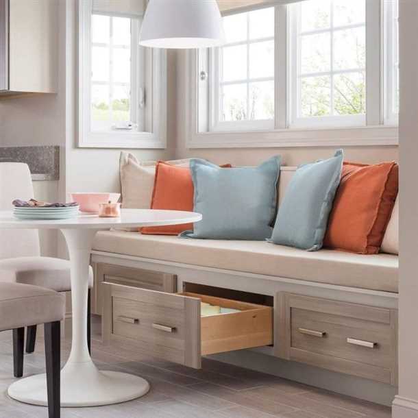 Интересные идеи использования встроенного дивана